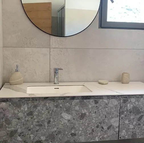 Vakantiehuis Maison Neuve Avec Piscine *