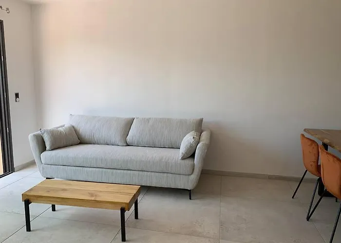 Maison Neuve Avec Piscine Feriehus